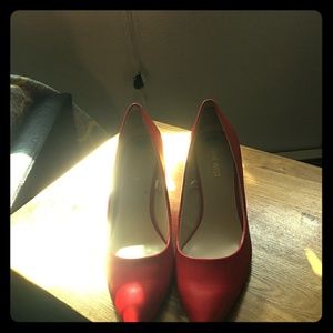 Red Nine West pumps